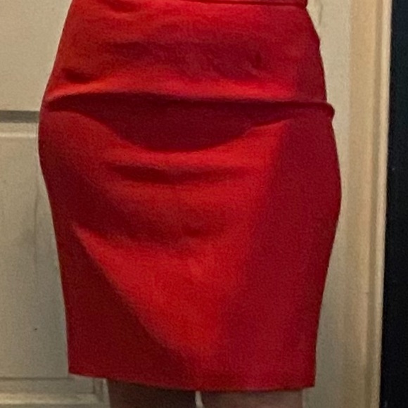 Vintage Armani skirt (matches the red Armani jacket in my closet). EU size 42. - Picture 11 of 13